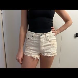 Light pink carmar denim shorts
